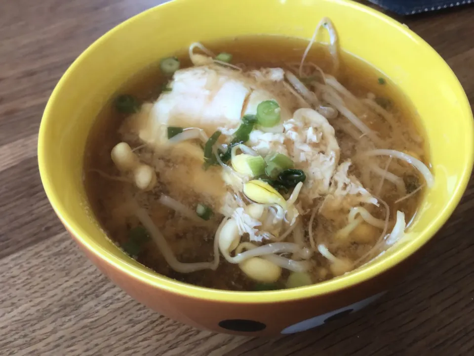 ロカボ飯⑥
落とし卵ともやしの味噌汁|むらどんさん