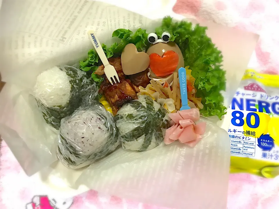 Snapdishの料理写真:【出来合もの】弁当〜ゆかりおにぎり・焼きタラコおにぎり・手毬塩おにぎり・揚げシュウマイ・燻たま・きんぴらごぼう・ハム〜
 #お弁当  #おにぎり弁当  #おにぎり  #キャラ弁  #きゃら弁|華恋さん