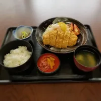 飛弾豚とんかつ定食|赤かぶの 里さん