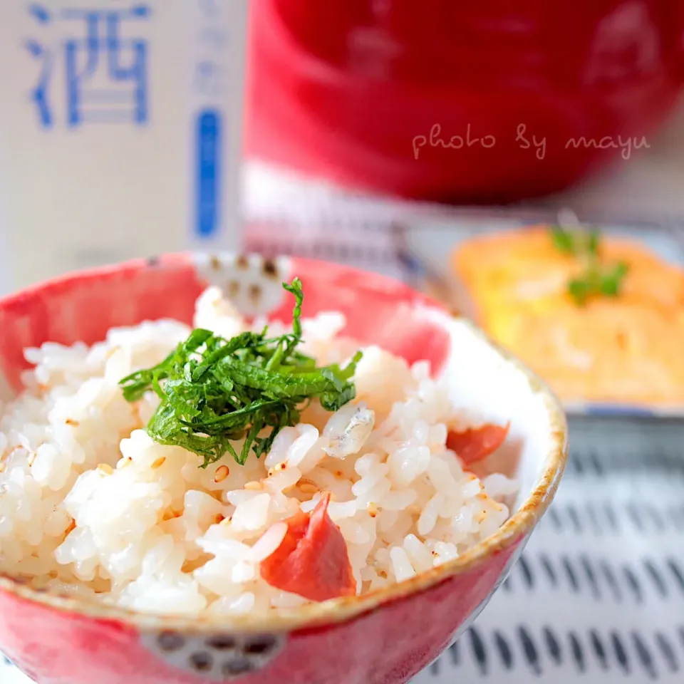 Snapdishの料理写真:電気圧力鍋de梅としらす干しの炊き込みご飯|まゆさん