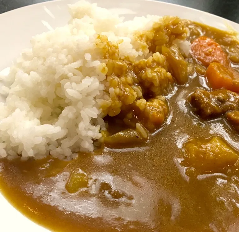 Snapdishの料理写真:本日の賄い  昼ごはん☀️🔆🔆
えっ？ カレー🍛うすくね？|ぽんたさん