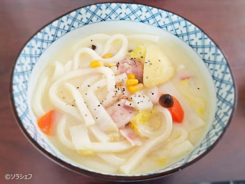 Snapdishの料理写真:クリームシチューうどん
昨日残ったシチューをリメイク
水と牛乳でのばして、カレーパウダーと鶏ガラスープで味を整えました
シチューの具に白菜としめじをプラスしてます(*^^*)
 #クリームシチューうどん|ソラシェフさん