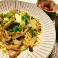 Snapdishの料理写真:きのことチキンのガリバタ風味のパスタ|Ayakaさん