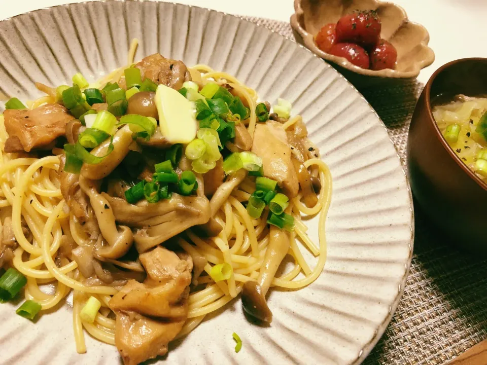 Snapdishの料理写真:きのことチキンのガリバタ風味のパスタ|Ayakaさん