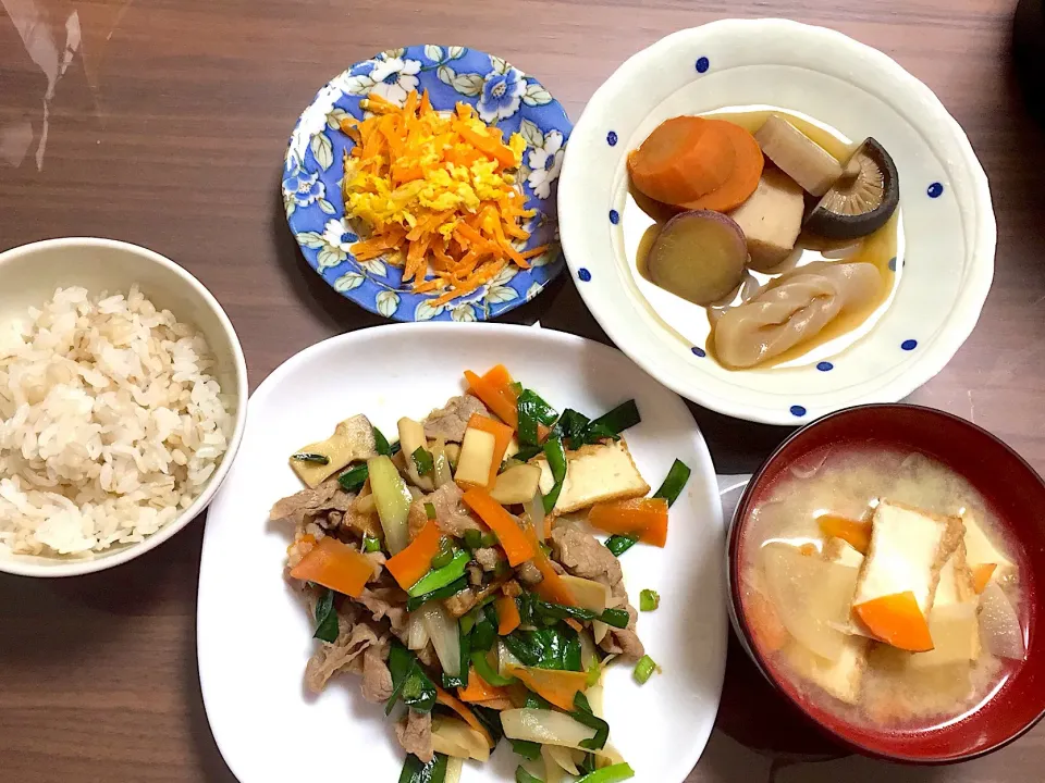 豚と厚揚げの甘辛炒め 厚揚げと根菜の味噌汁 煮物 にんじんしりしり|おさむん17さん