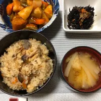 酢豚、炊き込みご飯、ひじきの煮物、お味噌汁|Kana Hashimotoさん