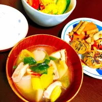 根菜の煮物、ひじきボール、茄子のミートソース風、かぶとベーコン・小松菜のコンソメスープ、サラダ、ご飯|MIKAKOさん