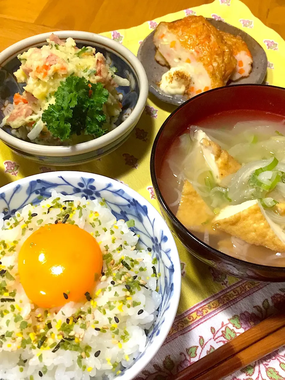 Snapdishの料理写真:TKG、お味噌汁、さつま揚げ、ポテトサラダ
朝ご飯ではなくて晩ご飯😊|パセリんさん