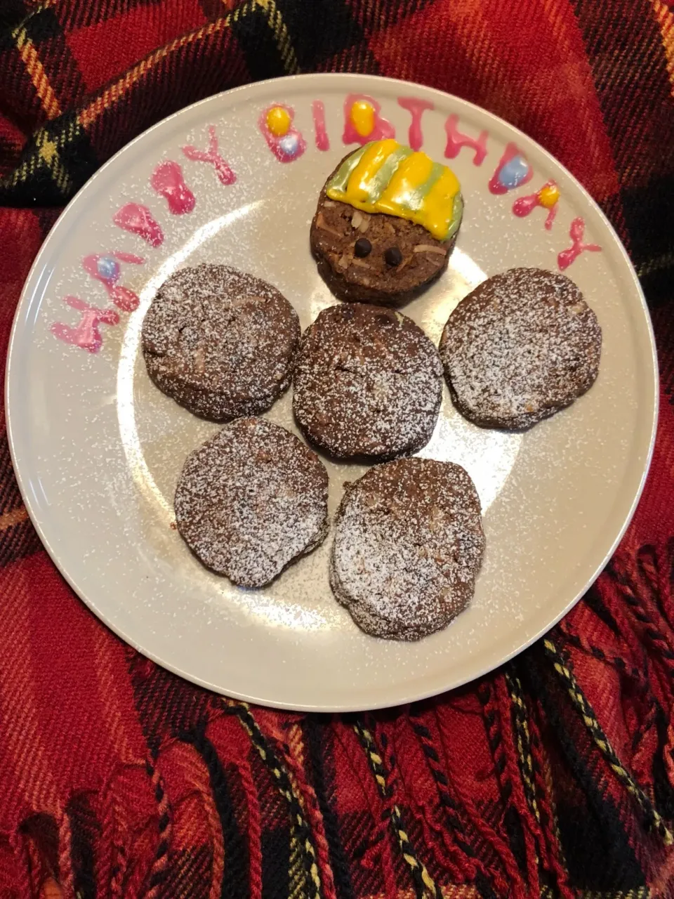 Snapdishの料理写真:真希ちゃん👲💕ココナッツのポルボロン✨お誕生日おめでとうじゃ🎉✨🙌😁✨|ボンバーさん