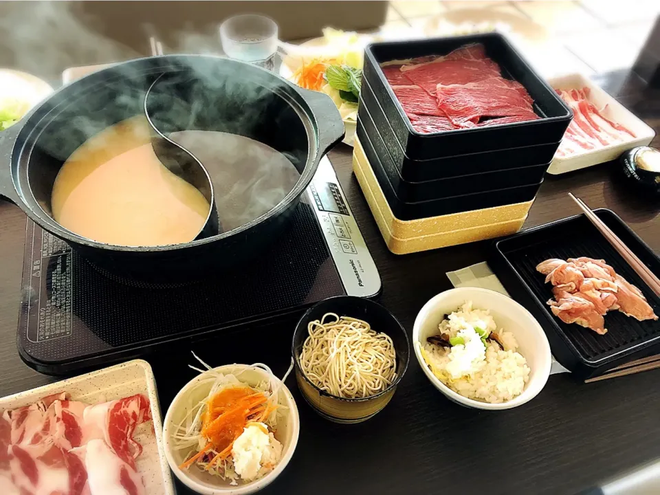 Snapdishの料理写真:イベリコ豚＆牛肉食べ放題コース（ランチ） ¥2,267|Blue Moon Caféさん