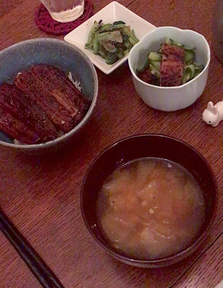 うな丼、うなぎとキュウリの酢の物|小松菜さん