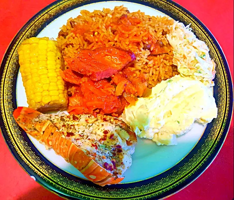 Garlic Buttered Grilled Crawfish, Steamed Ham with Green Peas n Rice, Brown Sugar Cinnamon Corn on the Cob, Coleslaw and Creamy Potato Salad.|Juan Simmsさん