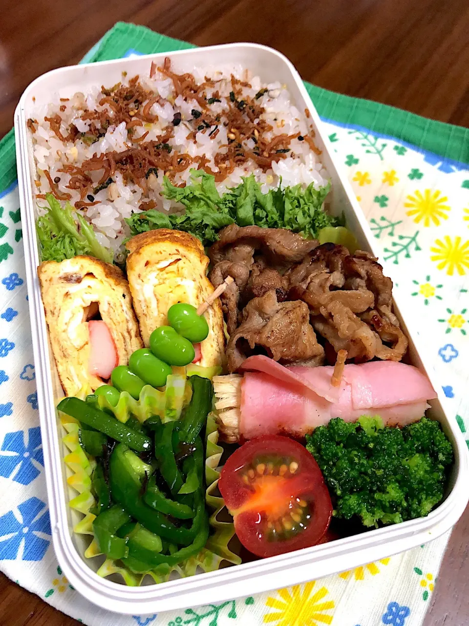 11.26☆旦那弁当
カニカマ入り卵焼き
豚肉のオイスターソース炒め
無限ピーマン
えのきのベーコン巻き|のん∞さん