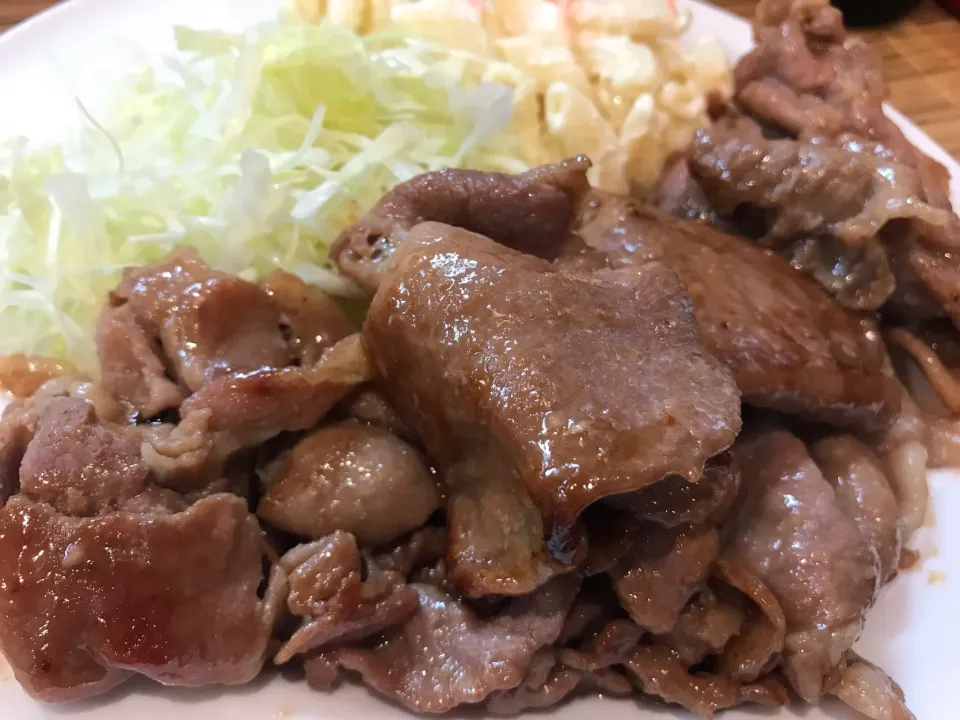 Snapdishの料理写真:三笠食堂の焼肉定食。安定の味です。|KOMAさん