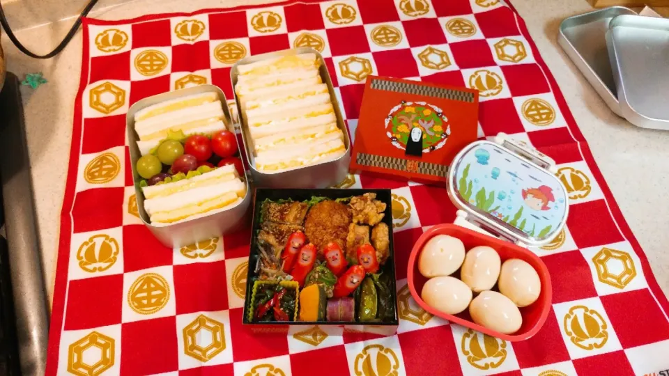 お出かけのサンドイッチのお弁当|佐竹サコタンさん