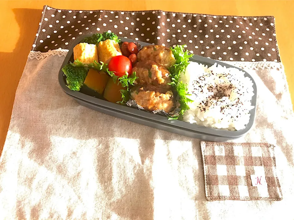 椎茸の肉詰め🍄🐓
卵焼き🍳
かぼちゃの煮物🎃
お豆さん😆
🥦🍅🍚|あやこさん