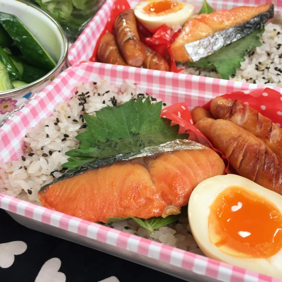 焼き鮭弁当♪|あゆさん