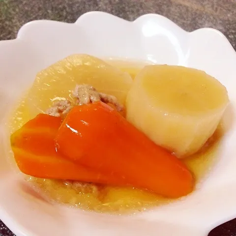大根と人参のそぼろ煮♪|あゆさん