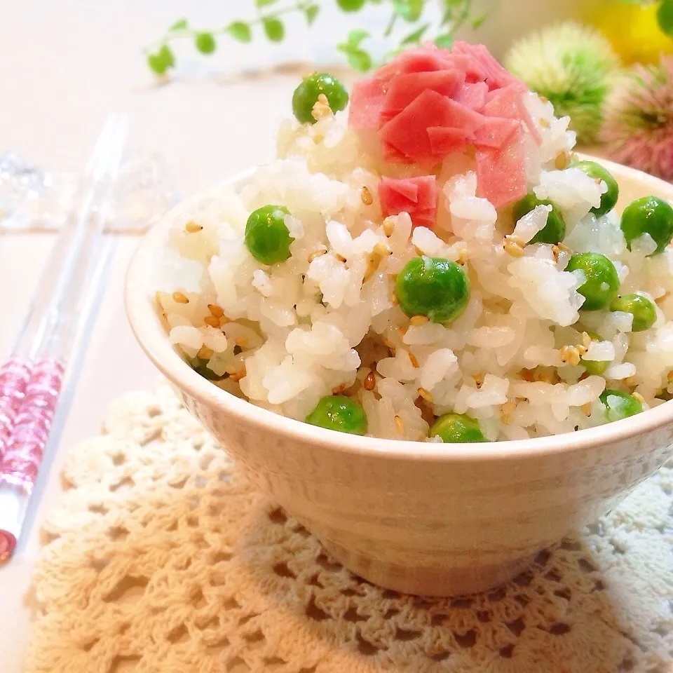 春の花びら♡﻿グリンピースご飯♡﻿|n＊さん