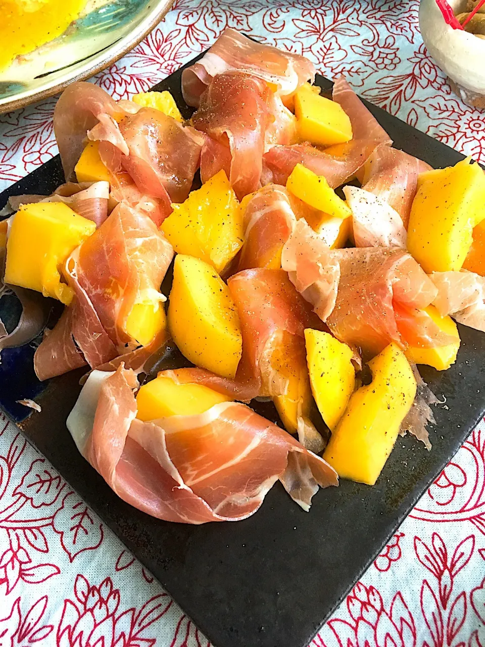 Prosciutto Crudo dI San Danielle 18 month with fresh Mango, dressing with Extra Virgem Olive oil & lime Juice|kenさん