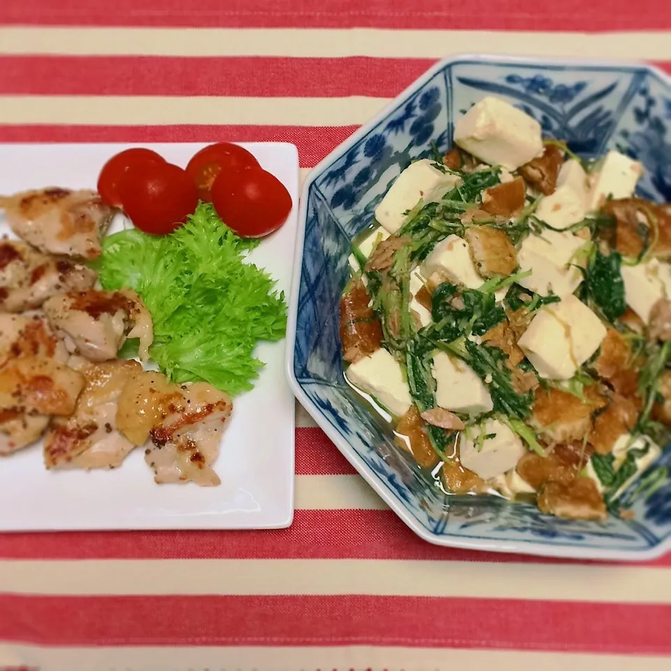 Snapdishの料理写真:水菜とアゲとシーチキンとお豆腐の甘辛炒め☆|にゃんさん