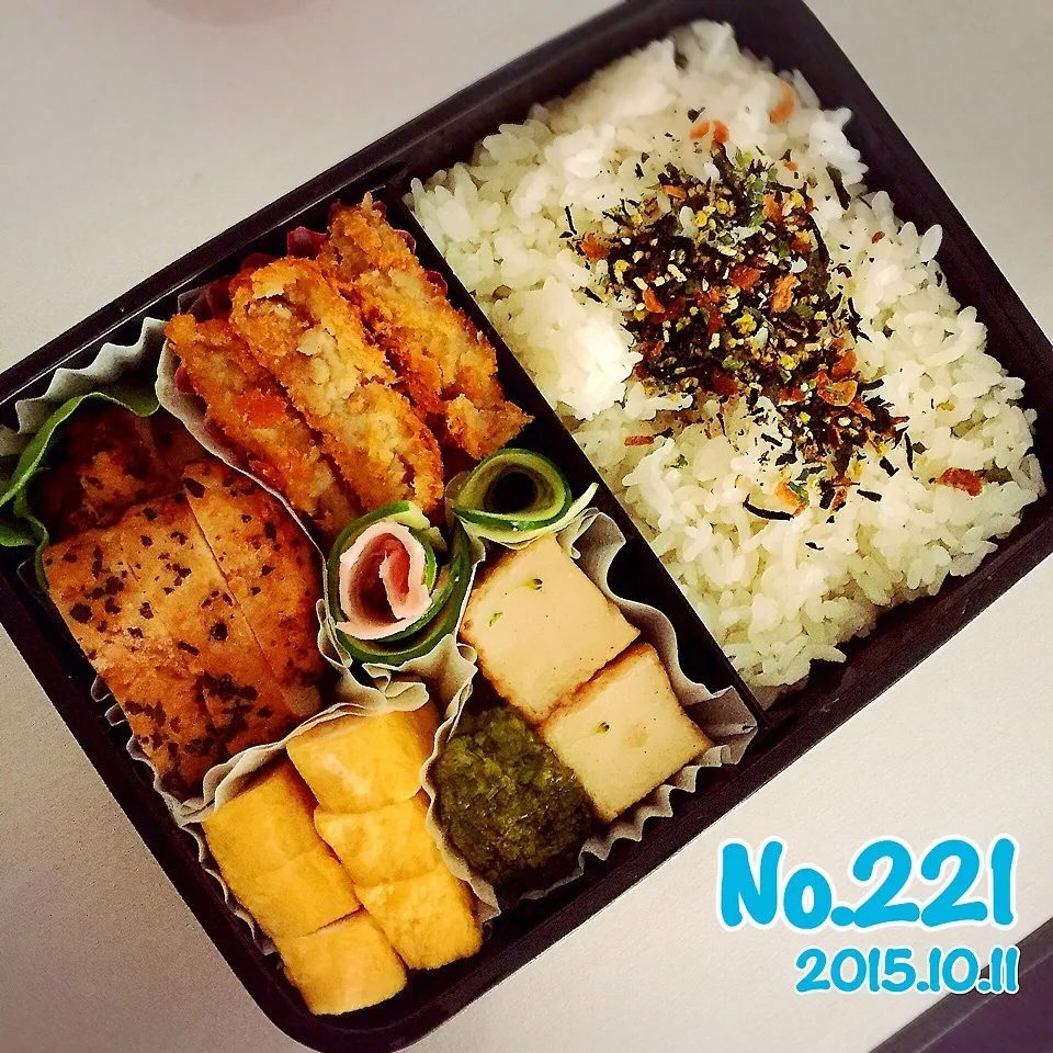 Snapdishの料理写真:《No.221》バジルチキンとコロッケ弁当|naokkumabonyariさん