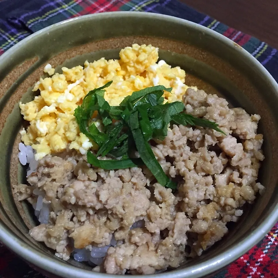 鶏そぼろ丼♡|naokkumabonyariさん