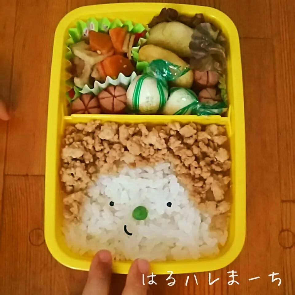 年少さんお弁当☆95日目☆鶏そぼろはもれなく顔付き(笑)|桂華-kei-さん