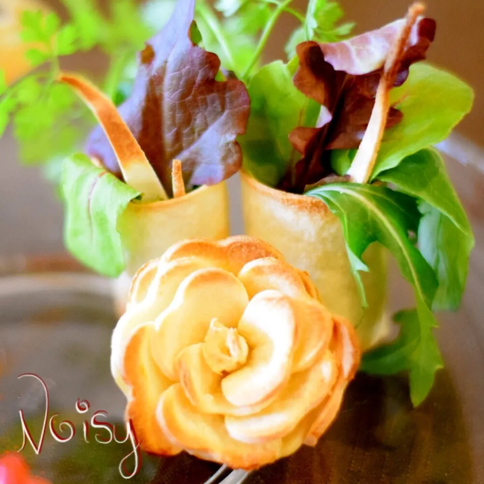 食パンで薔薇とカップ♡料理の付け合わせやバケット代わりにも♪|Noisyさん