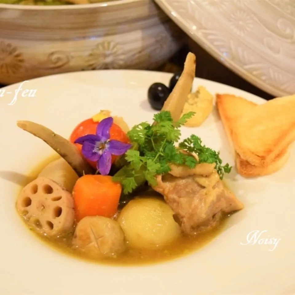 土鍋で簡単♪絶品ポトフ♡リメイクで使い回せる優れもの！|Noisyさん