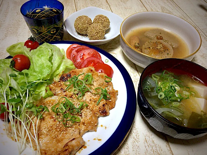 今日の男飯(o´艸`) 豚ロースの甘酒味噌漬け焼き&ようやく終わったおでん&玉ねぎと大根葉とワカメと豆腐の味噌汁&デザートはさつまいものミルク甘酒団子...♪*ﾟ|ひーちゃんさん