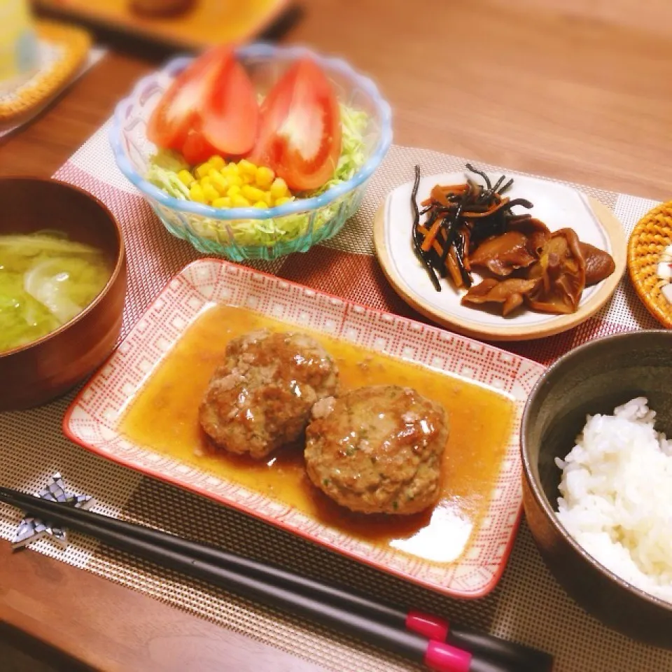 Snapdishの料理写真:和風煮込みハンバーグ|ponyo-kokeshiさん