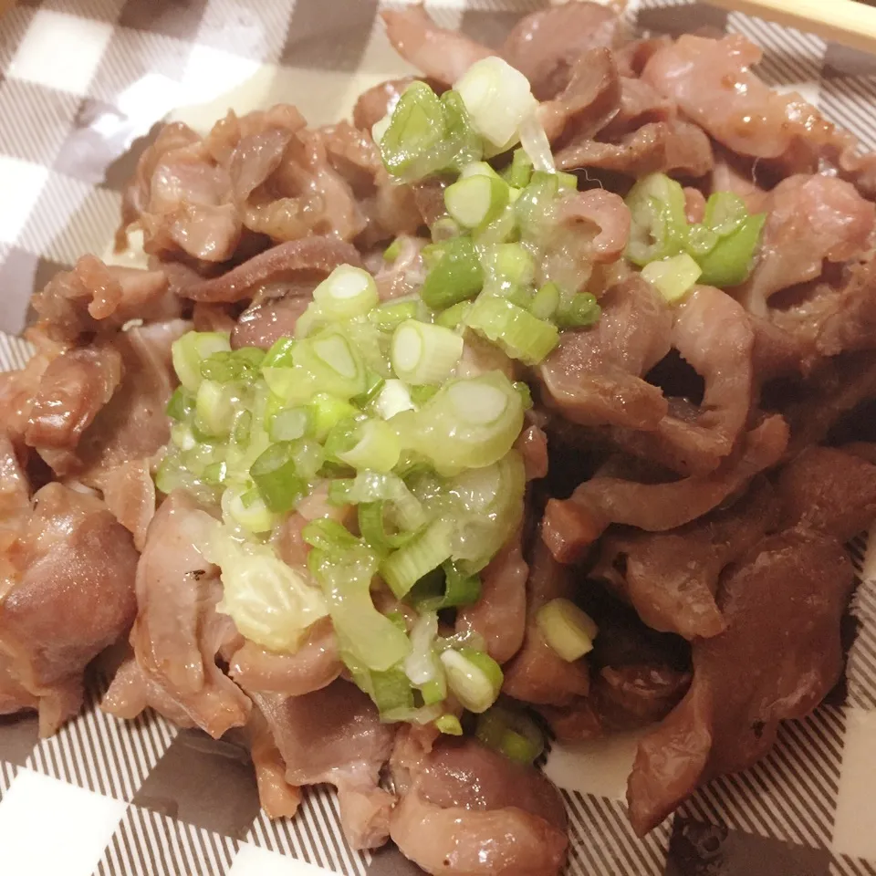 鶏肉を砂ずりに レモンをゆずに かえて作りました|はりゅさん