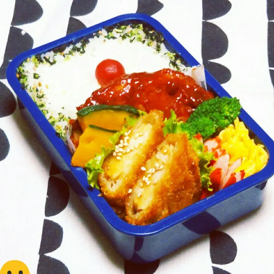 息子のお弁当(リクハンバーグ、強制～カリカリ梅😬)|かあたん(元ポップン)さん