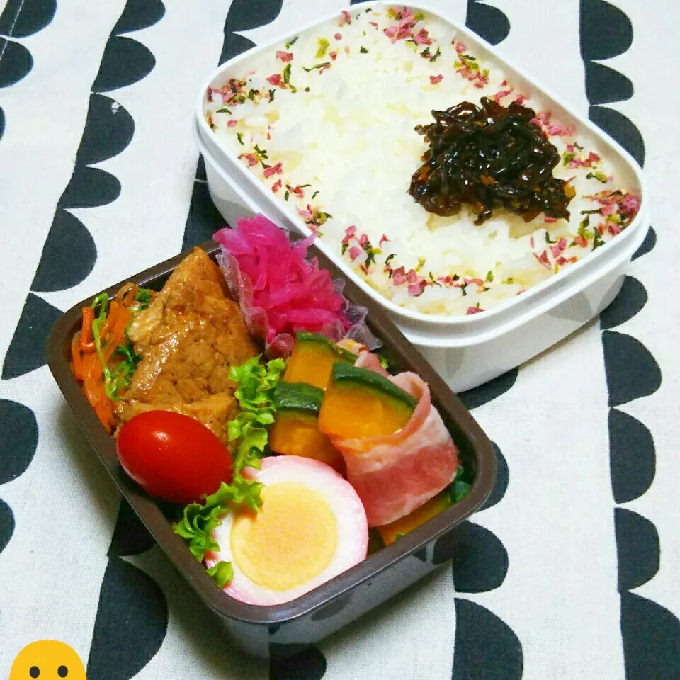 息子のお弁当(強制～冷蔵庫にある物でピンクな🍱😋)|かあたん(元ポップン)さん