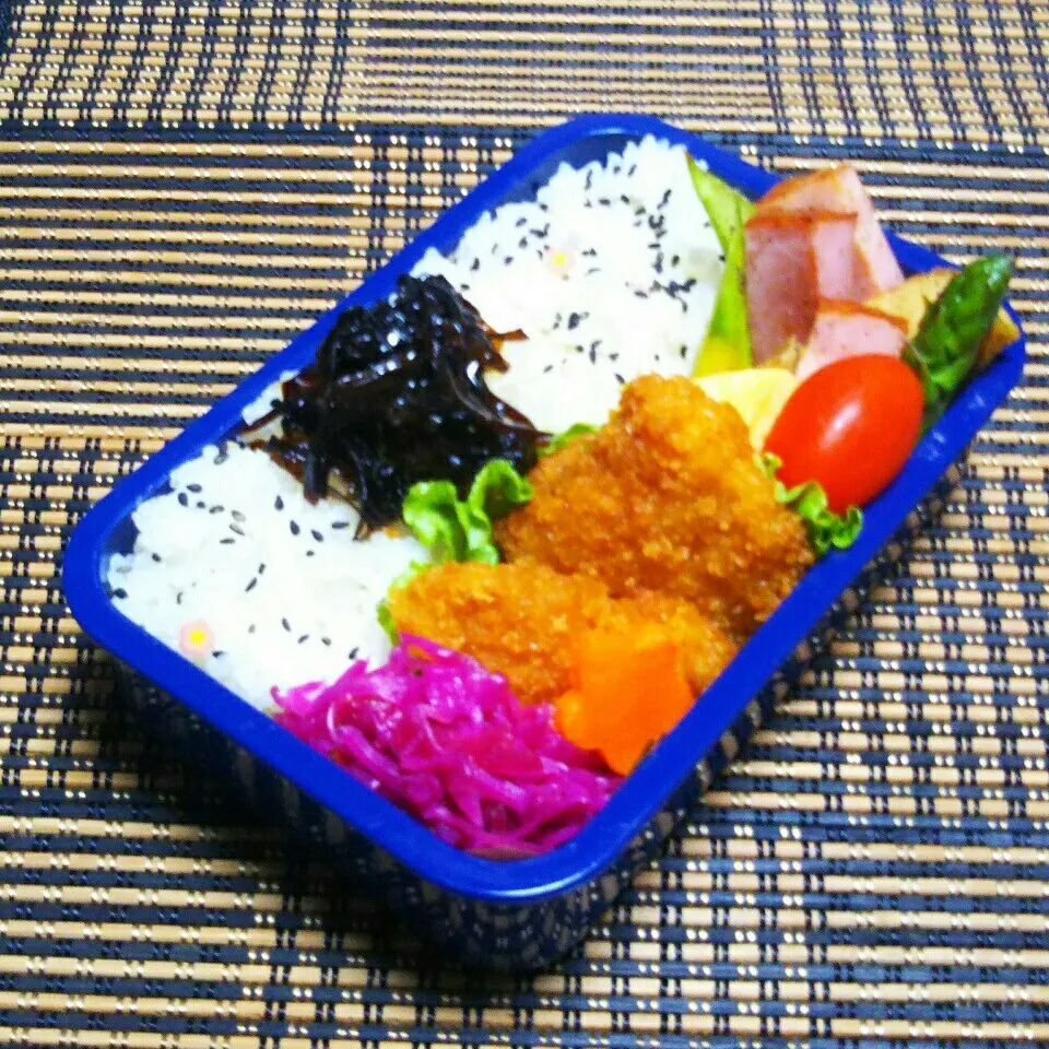 Snapdishの料理写真:息子のお弁当(リク、厚切りベーコンとじゃがいも☺)|かあたん(元ポップン)さん