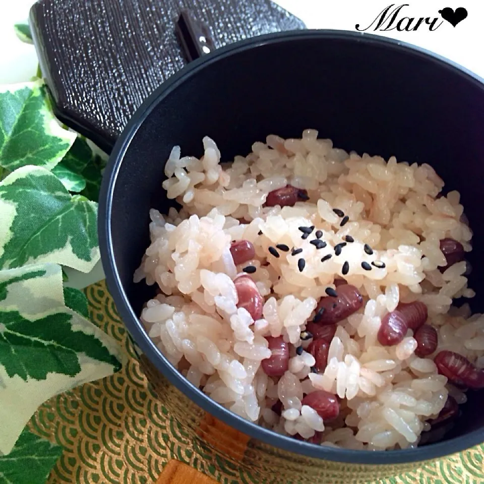 お鍋で簡単♥︎*小豆下茹で不要♩我が家のお赤飯|Mariさん