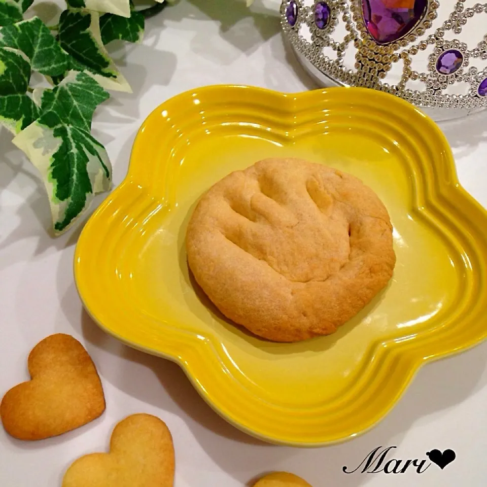 Snapdishの料理写真:父の日◡̈♥︎生後3ヶ月次女Macoの手形クッキー|Mariさん