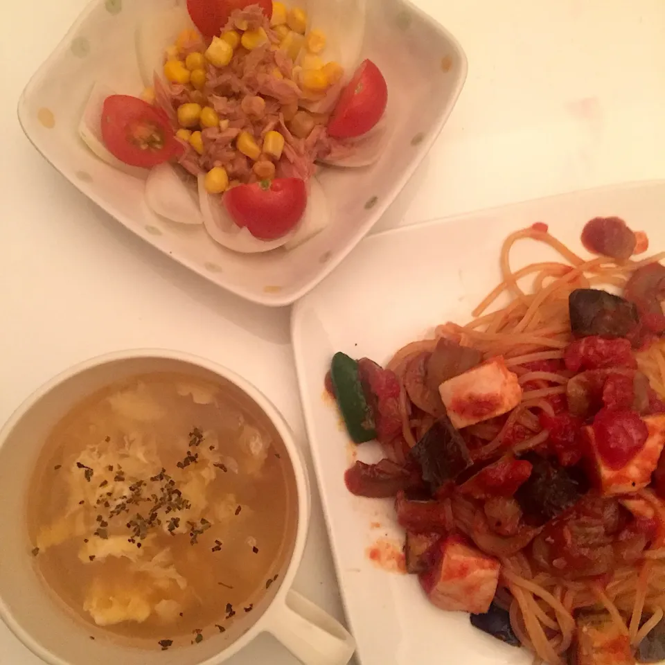 Snapdishの料理写真:スマイルボールとツナのサラダ＆トマトパスタ|もかさん