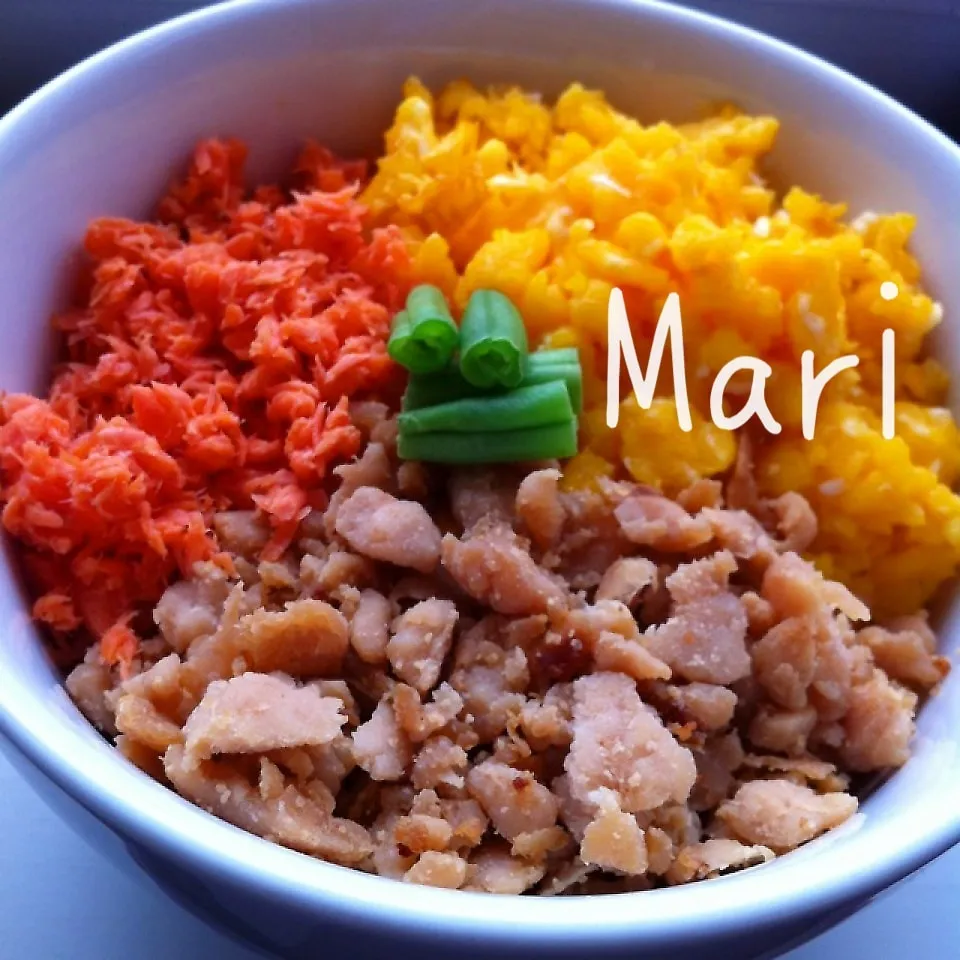 冷凍ストックOK☆鶏そぼろで☆三色丼|Mariさん