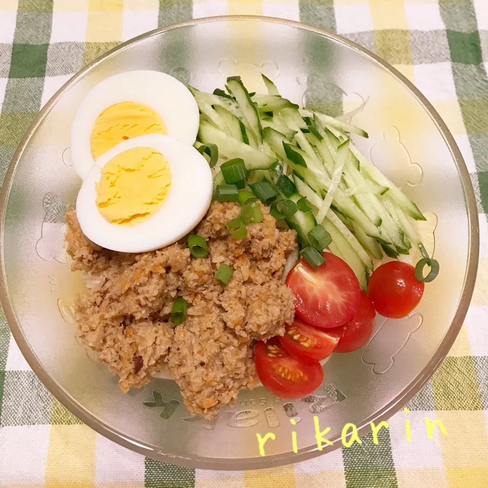 Snapdishの料理写真:まねっこアレンジ⭐︎子供用台湾混ぜそば風そうめん|リカさん