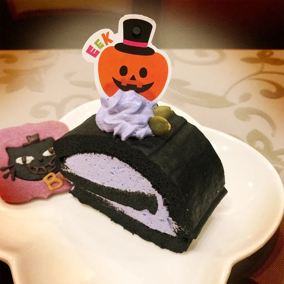 ハロウィン風ロールケーキ🎃👻|kayononさん