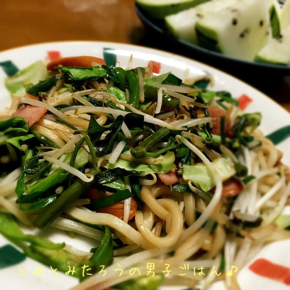 Snapdishの料理写真:空芯菜とキャベツとニラともやしの焼うどん♪|とみとみたろうの男子ごはん♪さん