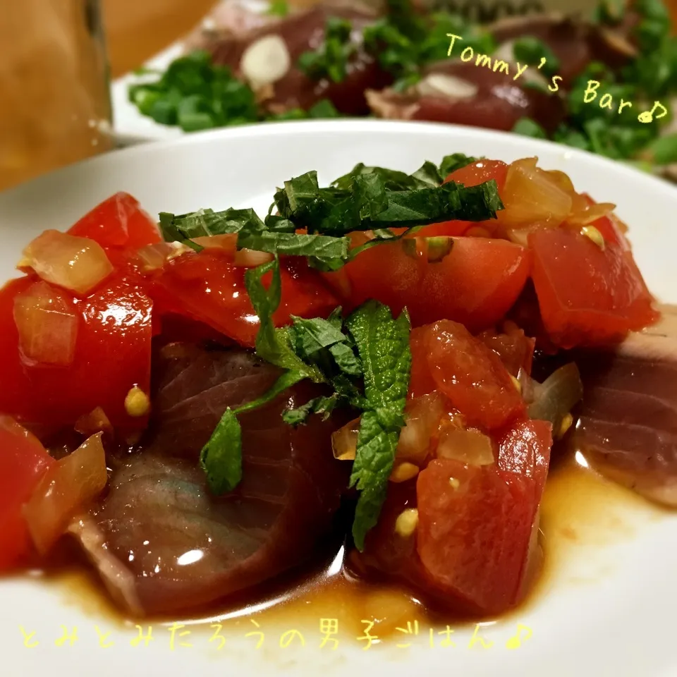 Snapdishの料理写真:超肉厚カツオのカルパッチョ？トマトなカツオのタタキサラダ♪|とみとみたろうの男子ごはん♪さん