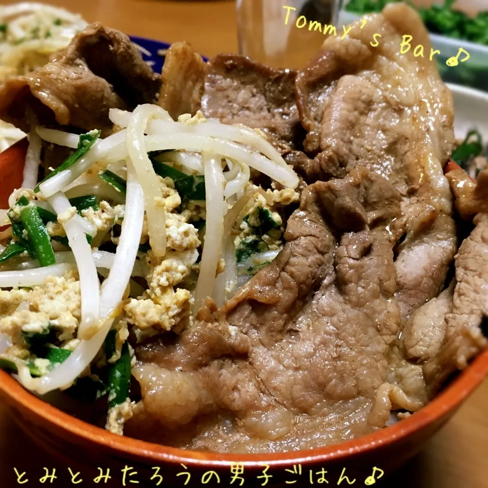 ニラ玉もやし✖︎豚焼肉丼♪|とみとみたろうの男子ごはん♪さん