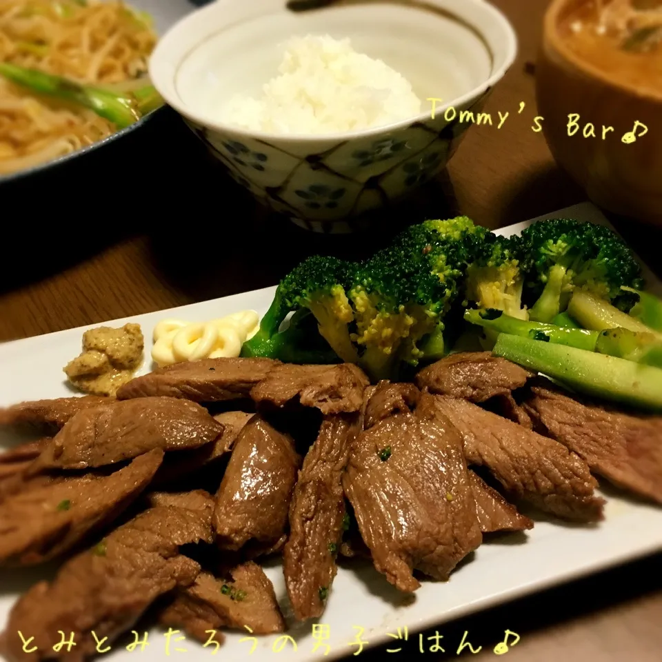 Snapdishの料理写真:小鹿さんのモモ肉✖︎バター醤油焼き〜♪|とみとみたろうの男子ごはん♪さん