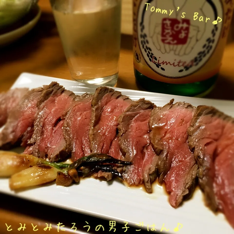 300円の肉塊deローストビーフ♪|とみとみたろうの男子ごはん♪さん