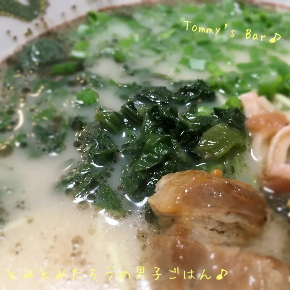 熊本豚骨焼豚マー油ラーメンにドボンした高菜漬け！|とみとみたろうの男子ごはん♪さん