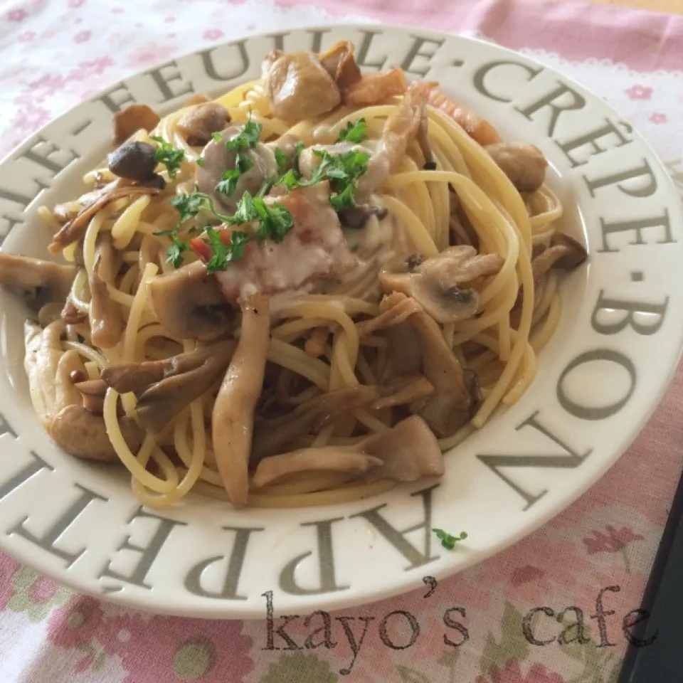 きのことベーコンのパスタ♪豆乳クリームチーズソースがけ|kayopyさん