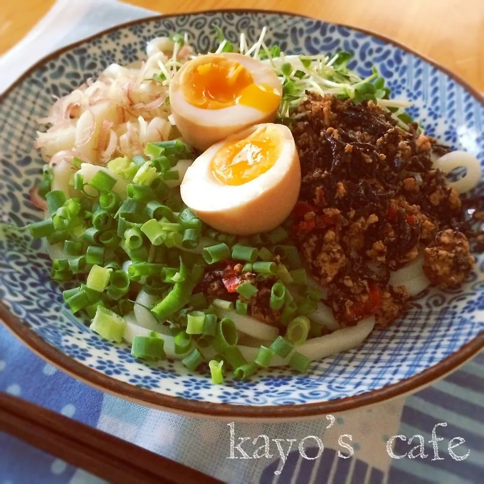 Snapdishの料理写真:ひじきと鶏のピリ辛煮そぼろ♡|kayopyさん